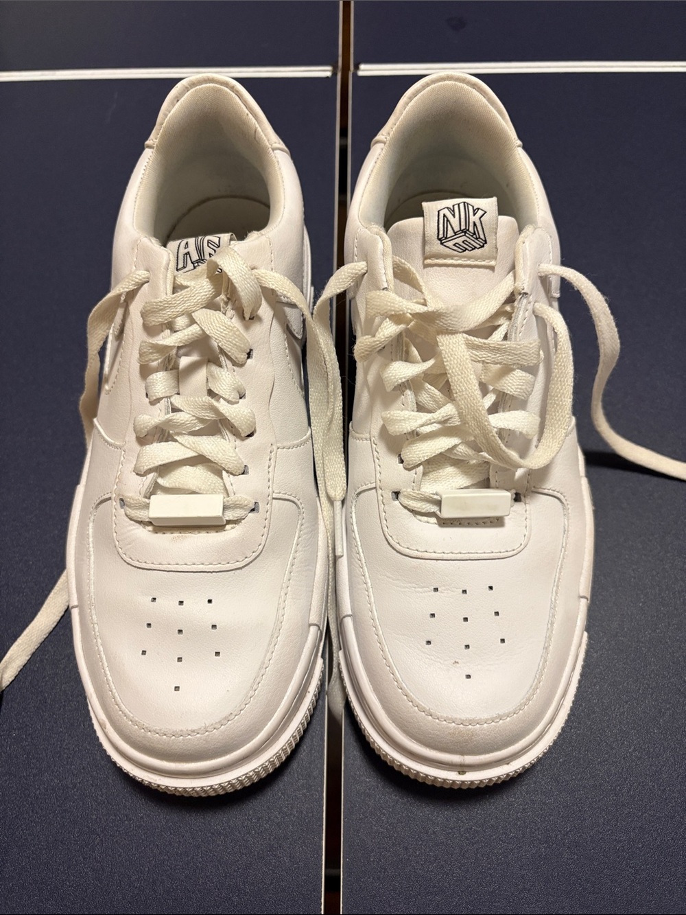 Nike women’s size 7.5 White Leather Sneakers with Logo Accent